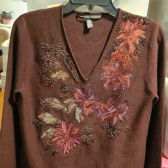 Company Ellen Tracy Brown Embroidered V-Neck Sweater Size Small - Picture 1 of 2